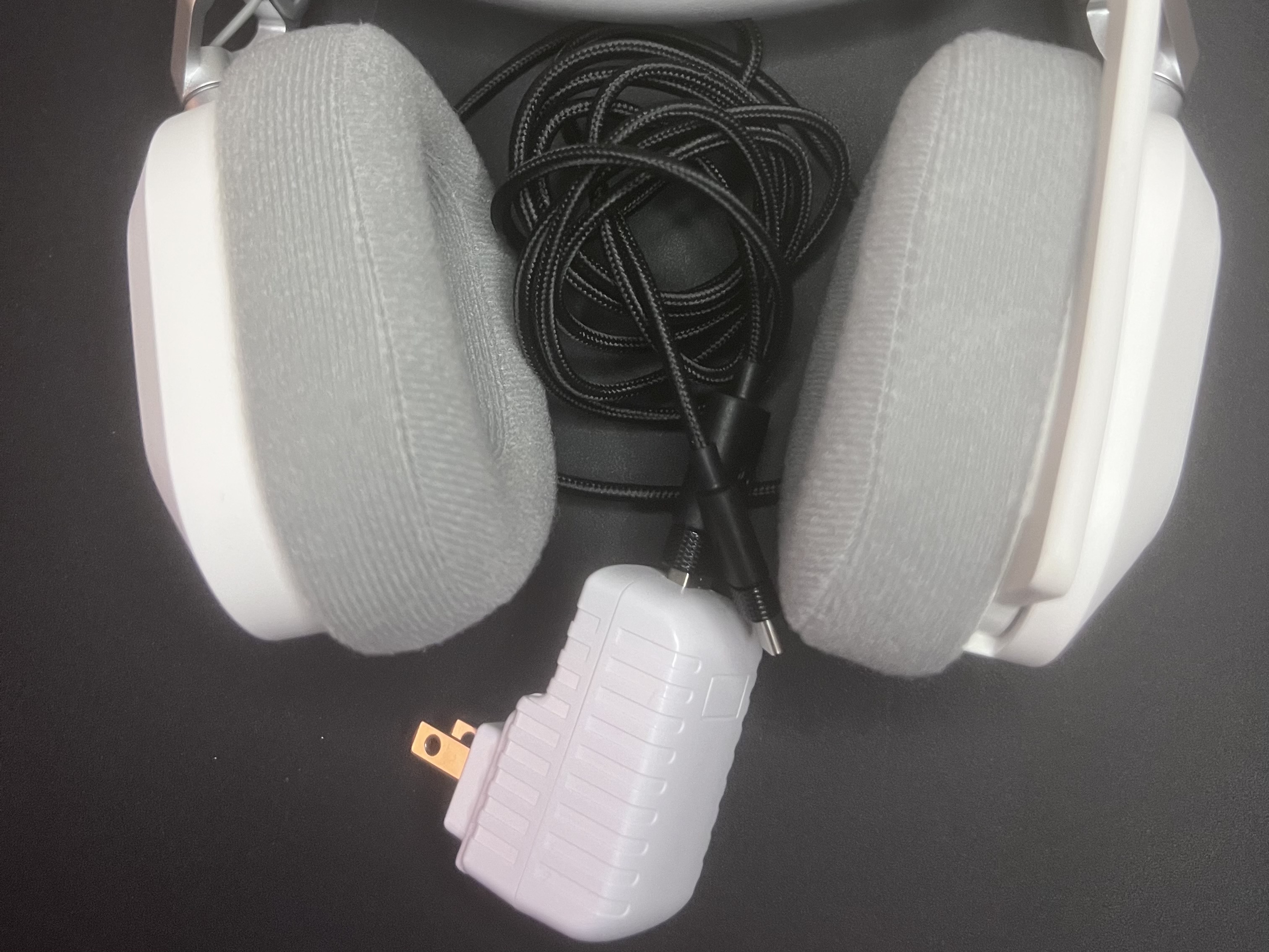 IMG-headphone_charger.jpg